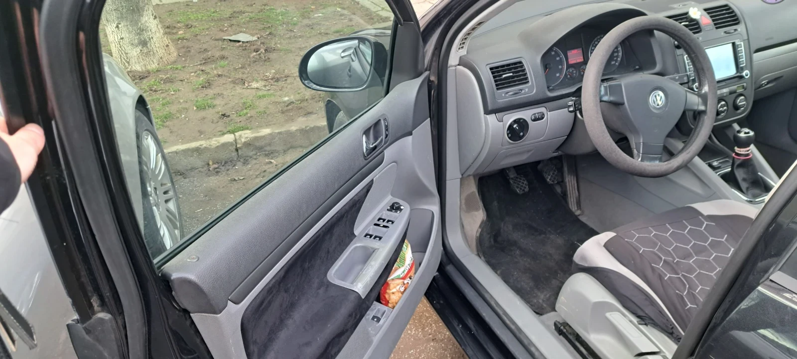 VW Golf 1.6 102 k.c, снимка 6 - Автомобили и джипове - 54246564