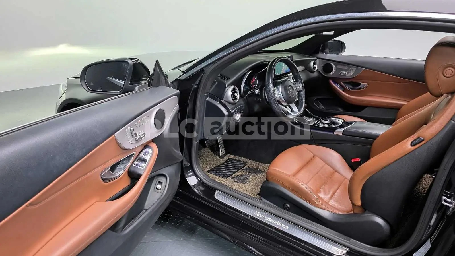 Mercedes-Benz C 220 АМГ ПАКЕТ/ШИБЕДАХ/ДИСТРОНИК/БУРМАЙСТЕР/ФИНАНСИРАНЕ, снимка 9 - Автомобили и джипове - 54643893