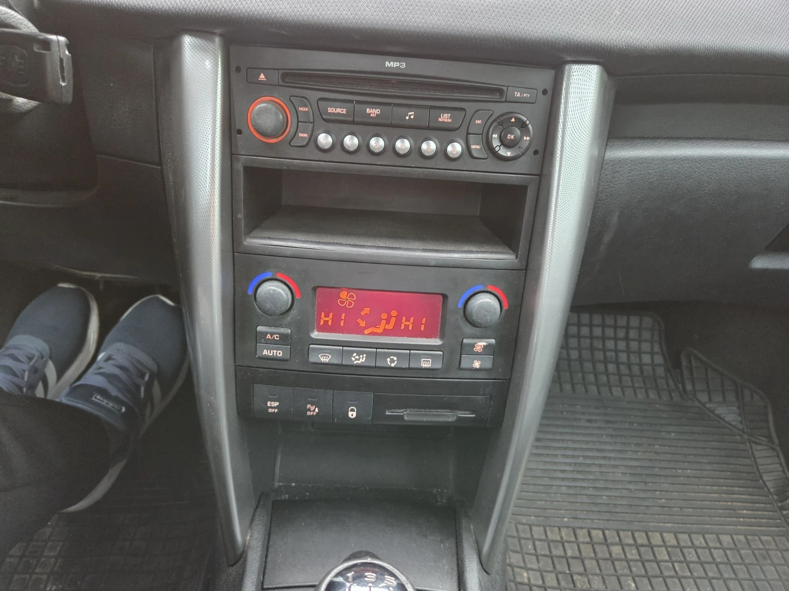 Peugeot 207 1.6i, снимка 3 - Автомобили и джипове - 54650130