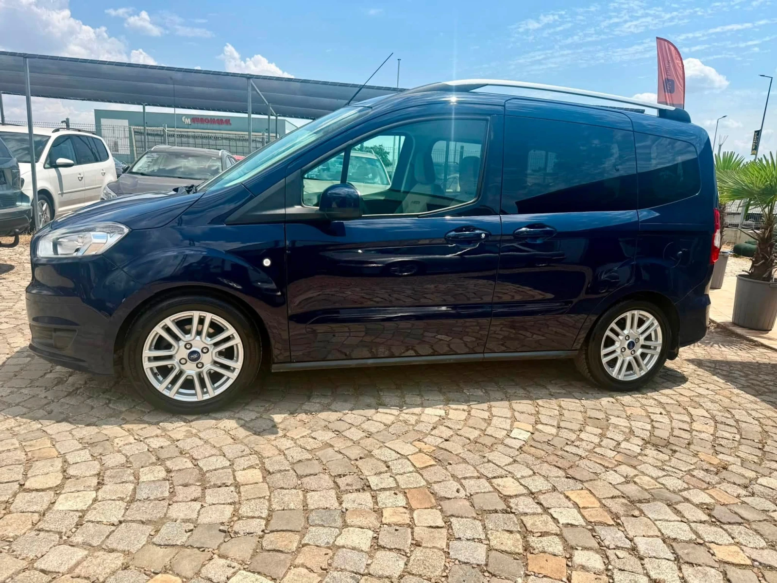 Ford Tourneo Connect 1.0 76хил.км, снимка 2 - Автомобили и джипове - 55151485