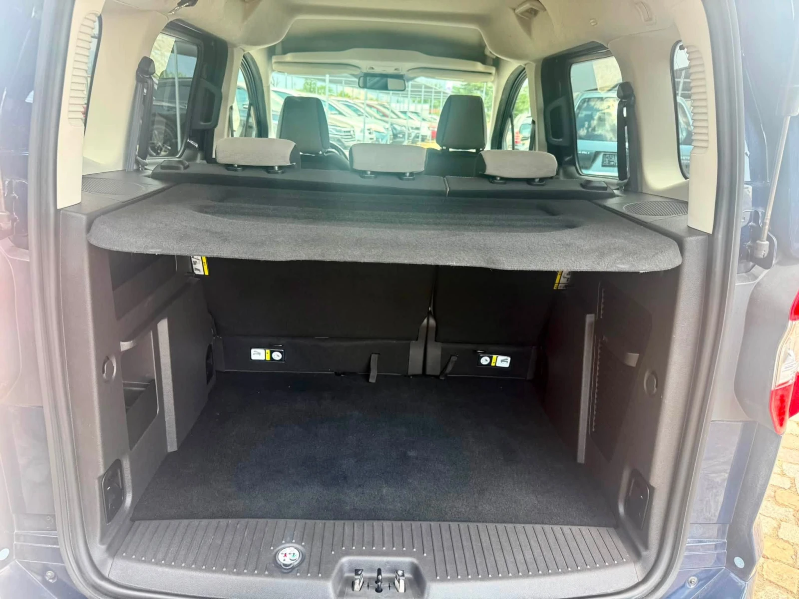 Ford Tourneo Connect 1.0 76хил.км, снимка 15 - Автомобили и джипове - 55151485
