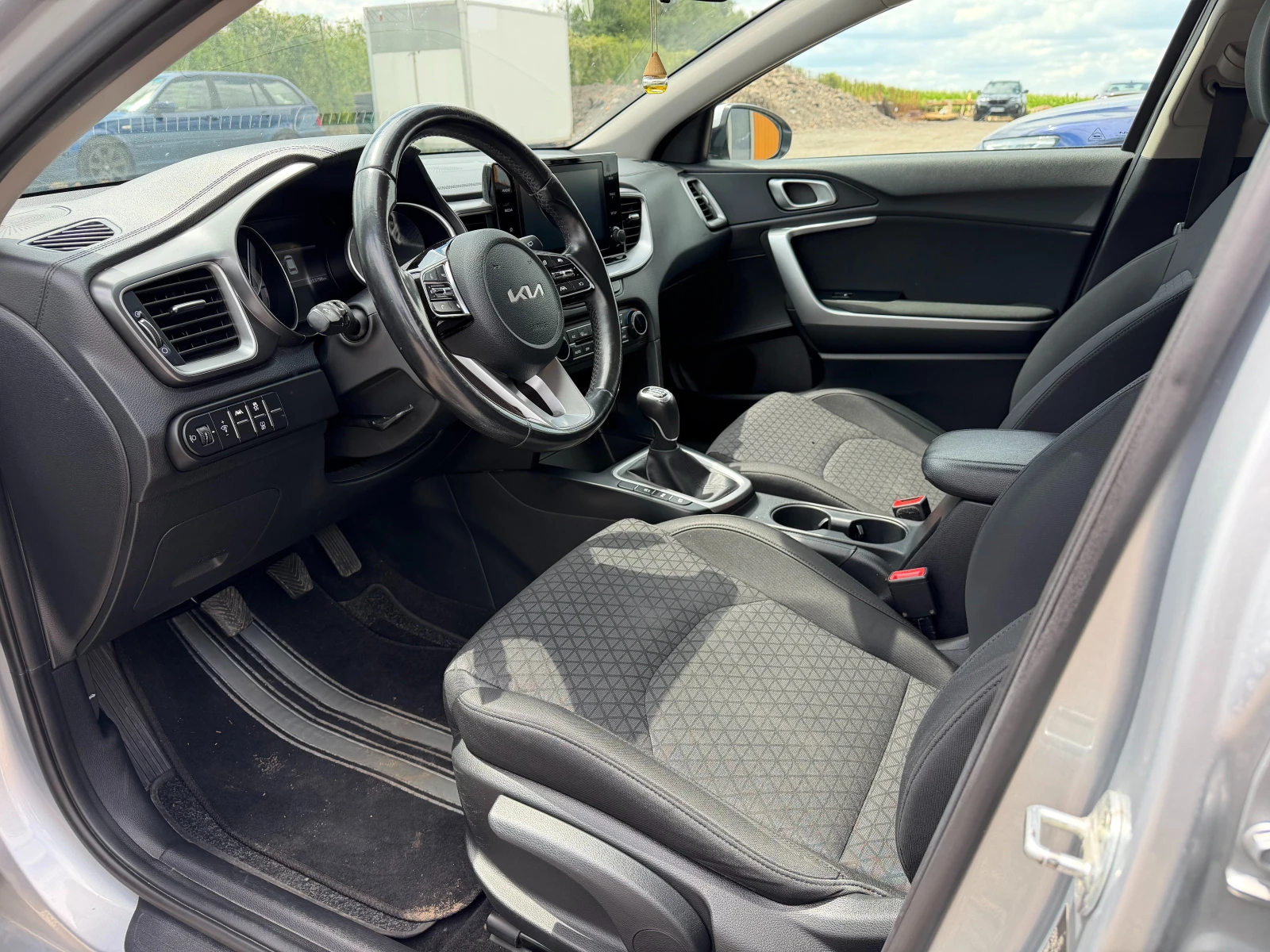 Kia Ceed 1.5 T-GDI 160 к.с/ Пълна история от Киа/ Камера, снимка 8 - Автомобили и джипове - 55402815