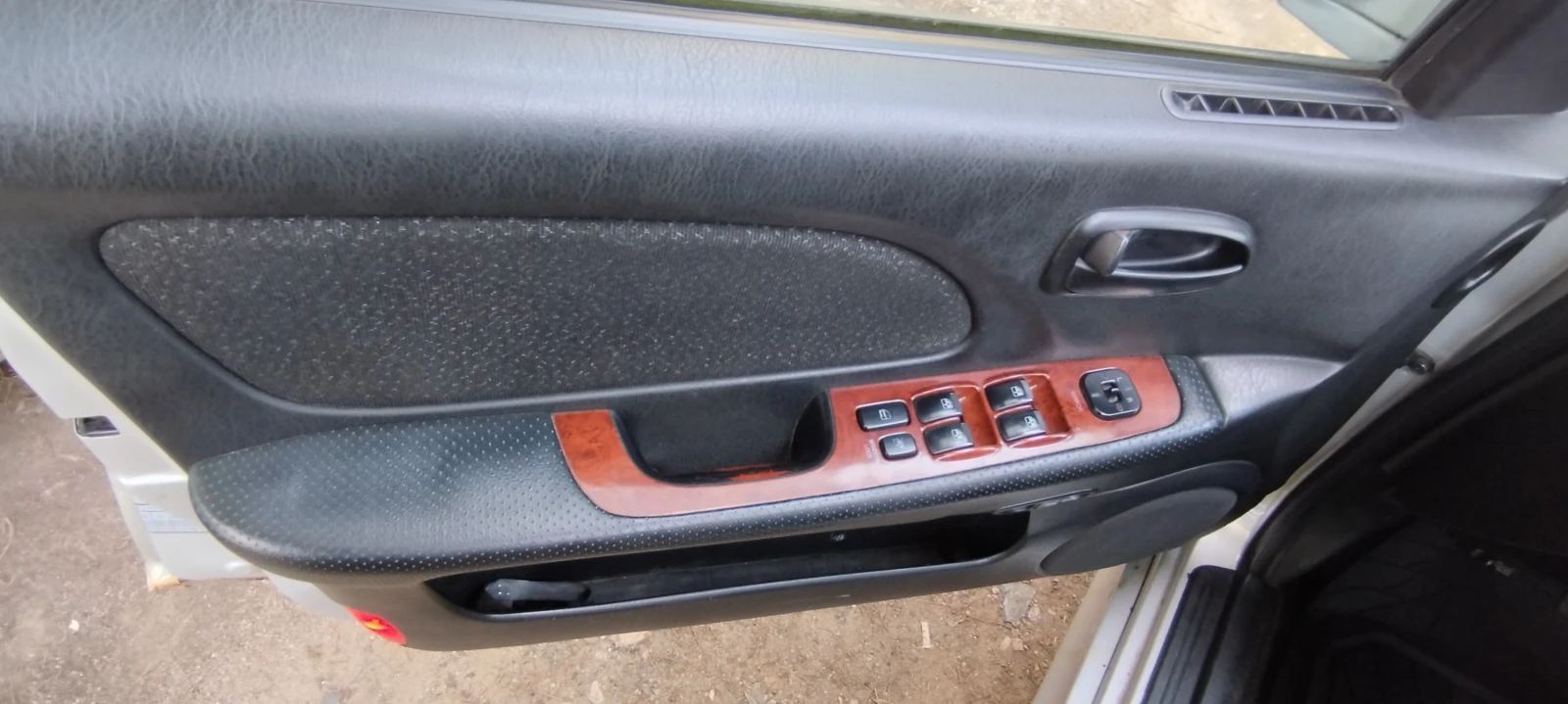Hyundai Sonata IV, снимка 12 - Автомобили и джипове - 56041780