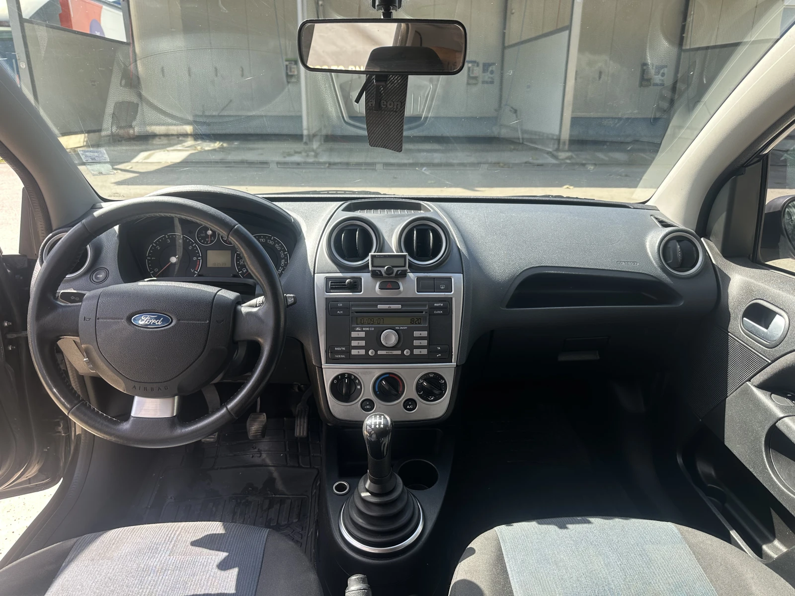 Ford Fiesta 1.3 Климатик, снимка 5 - Автомобили и джипове - 56177165