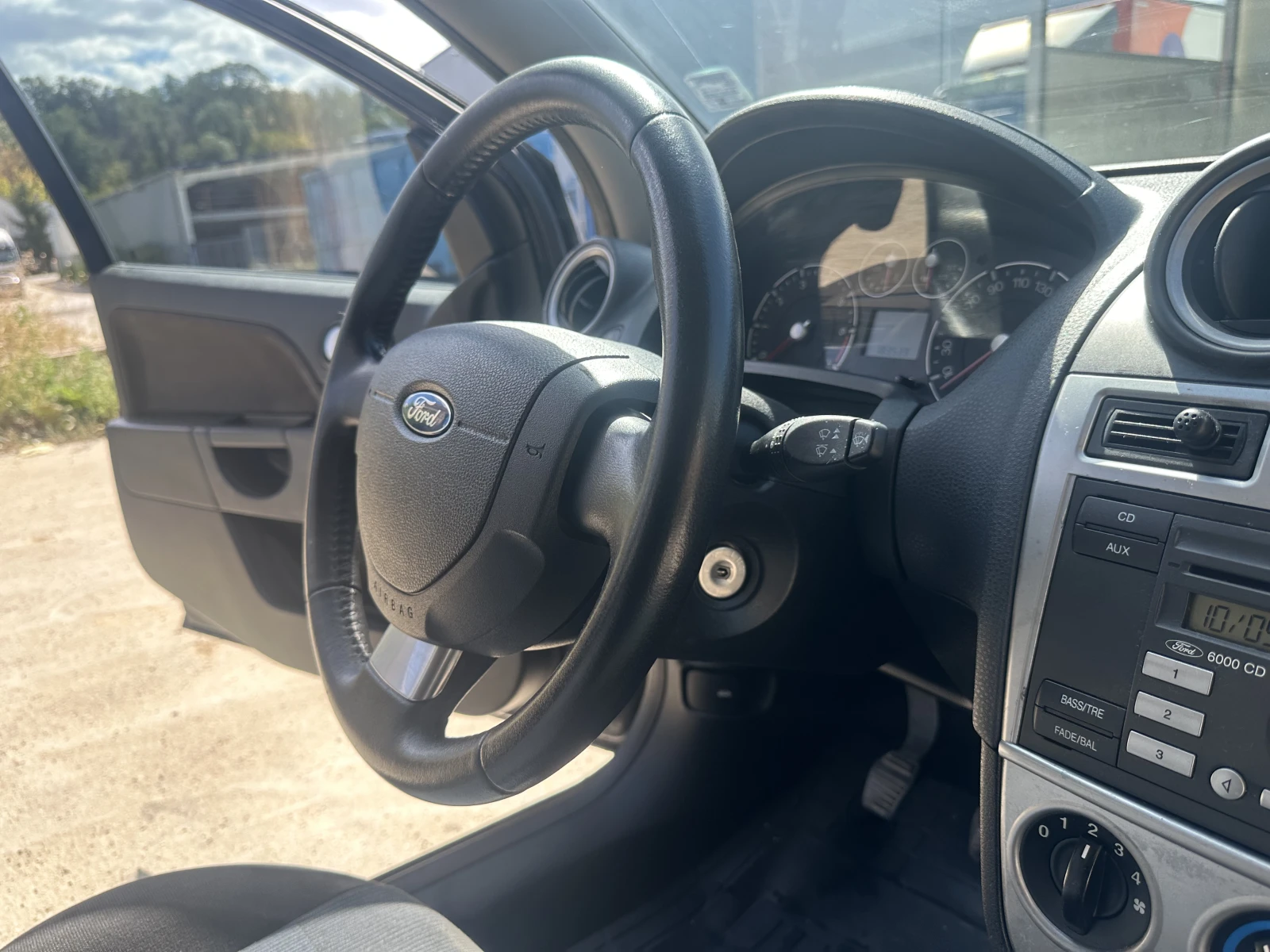 Ford Fiesta 1.3 Климатик, снимка 7 - Автомобили и джипове - 56177165