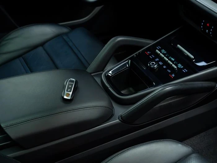 Porsche Cayenne E-HYBRID* BOSE* 360*  PANO* , снимка 11 - Автомобили и джипове - 56168948