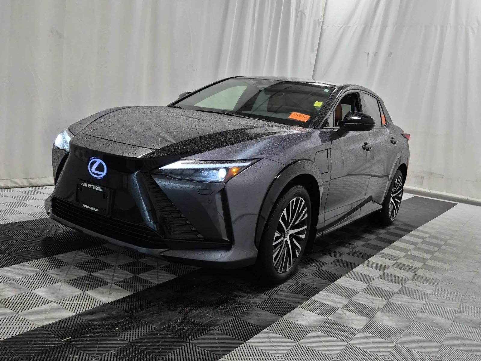 Lexus RZ 450 E * * CARFAX * * АВТО КРЕДИТ * * , снимка 2 - Автомобили и джипове - 53772172