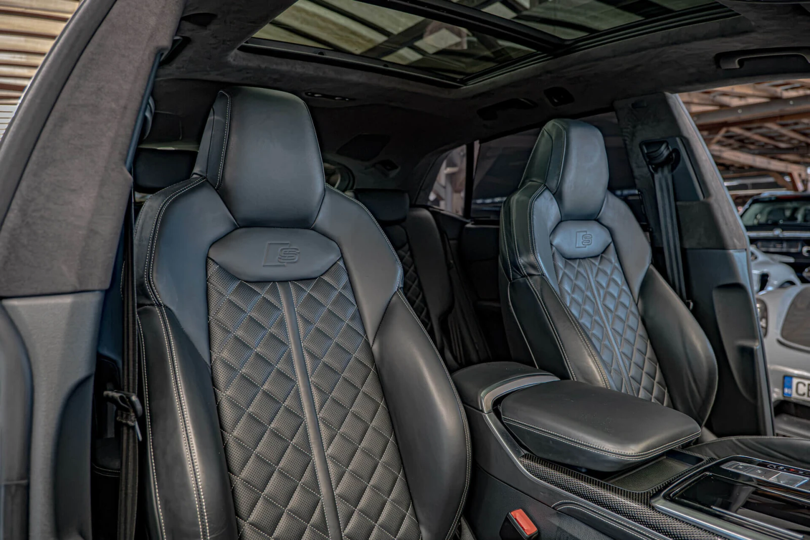 Audi SQ8 4.0TDI/Carbon/Bang&Olufsen/Камера 360/Pano/Distr./, снимка 10 - Автомобили и джипове - 55903500