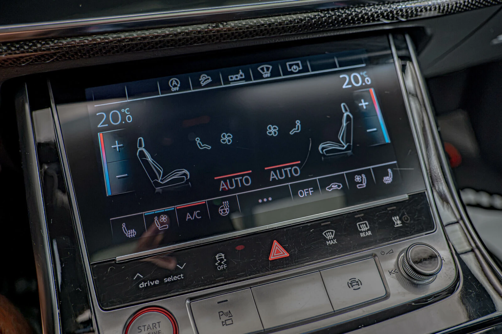 Audi SQ8 4.0TDI/Carbon/Bang&Olufsen/Камера 360/Pano/Distr./, снимка 11 - Автомобили и джипове - 55903500