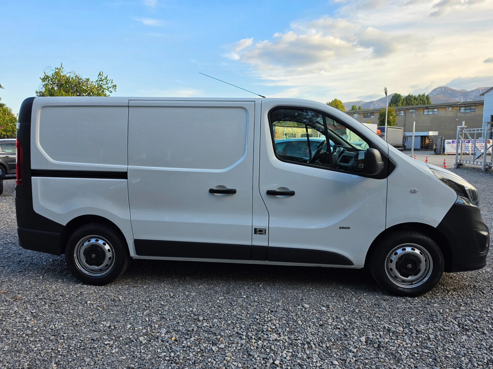 Opel Vivaro 1.6 CDTI 116кс, снимка 2 - Бусове и автобуси - 49010632