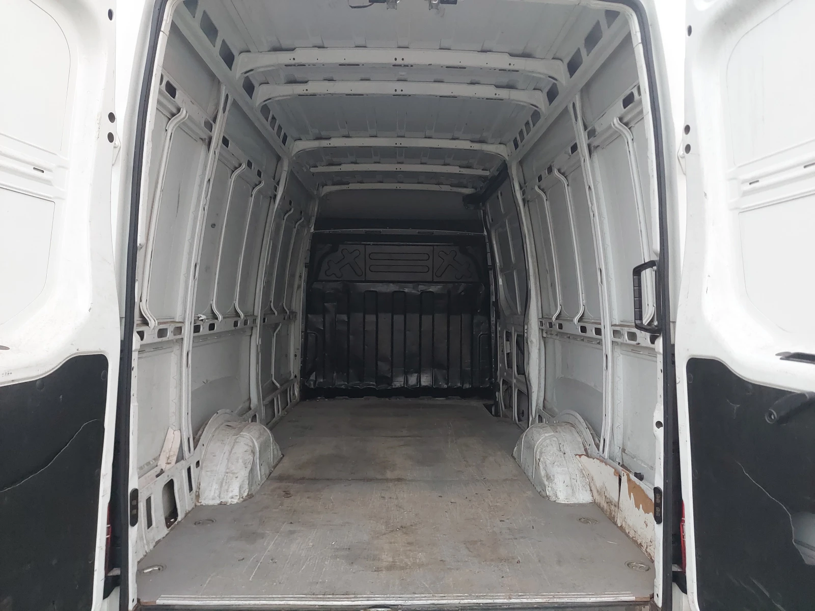 Iveco Daily 35-140, снимка 10 - Бусове и автобуси - 55136180