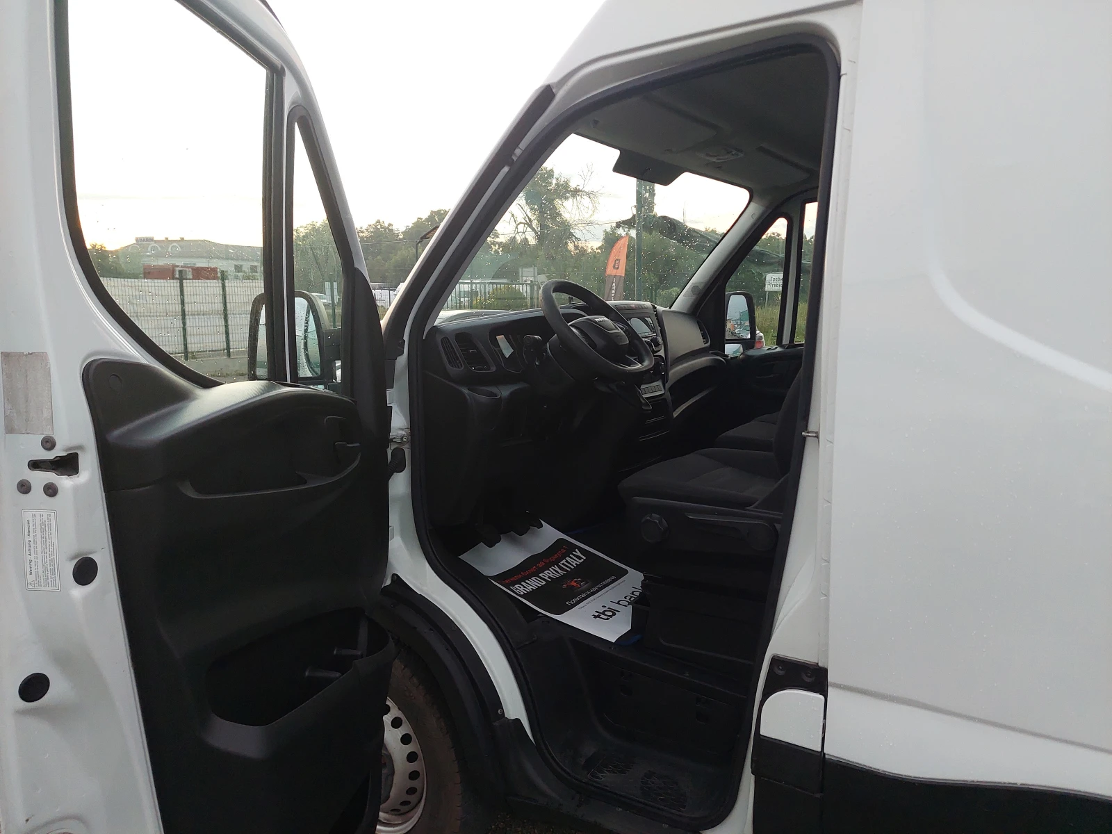 Iveco Daily 35-140, снимка 11 - Бусове и автобуси - 55136180