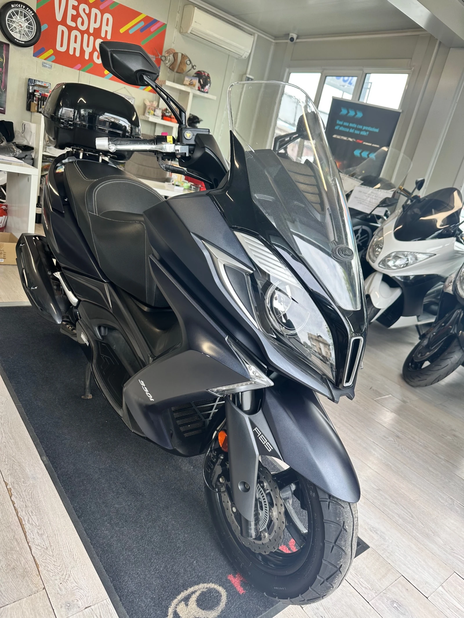 Kymco Downtown 350i ABS 11.2017г., снимка 8 - Мотоциклети и мототехника - 54604774