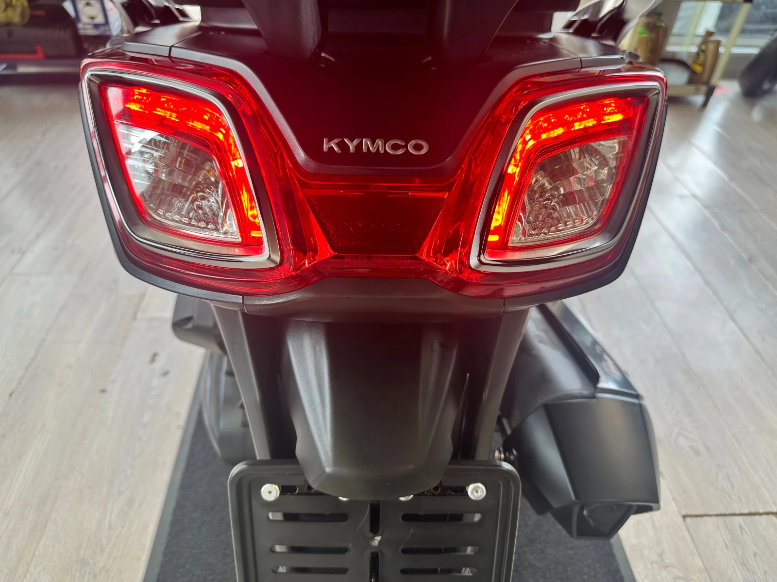 Kymco Downtown 350i ABS 11.2017г., снимка 5 - Мотоциклети и мототехника - 54604774