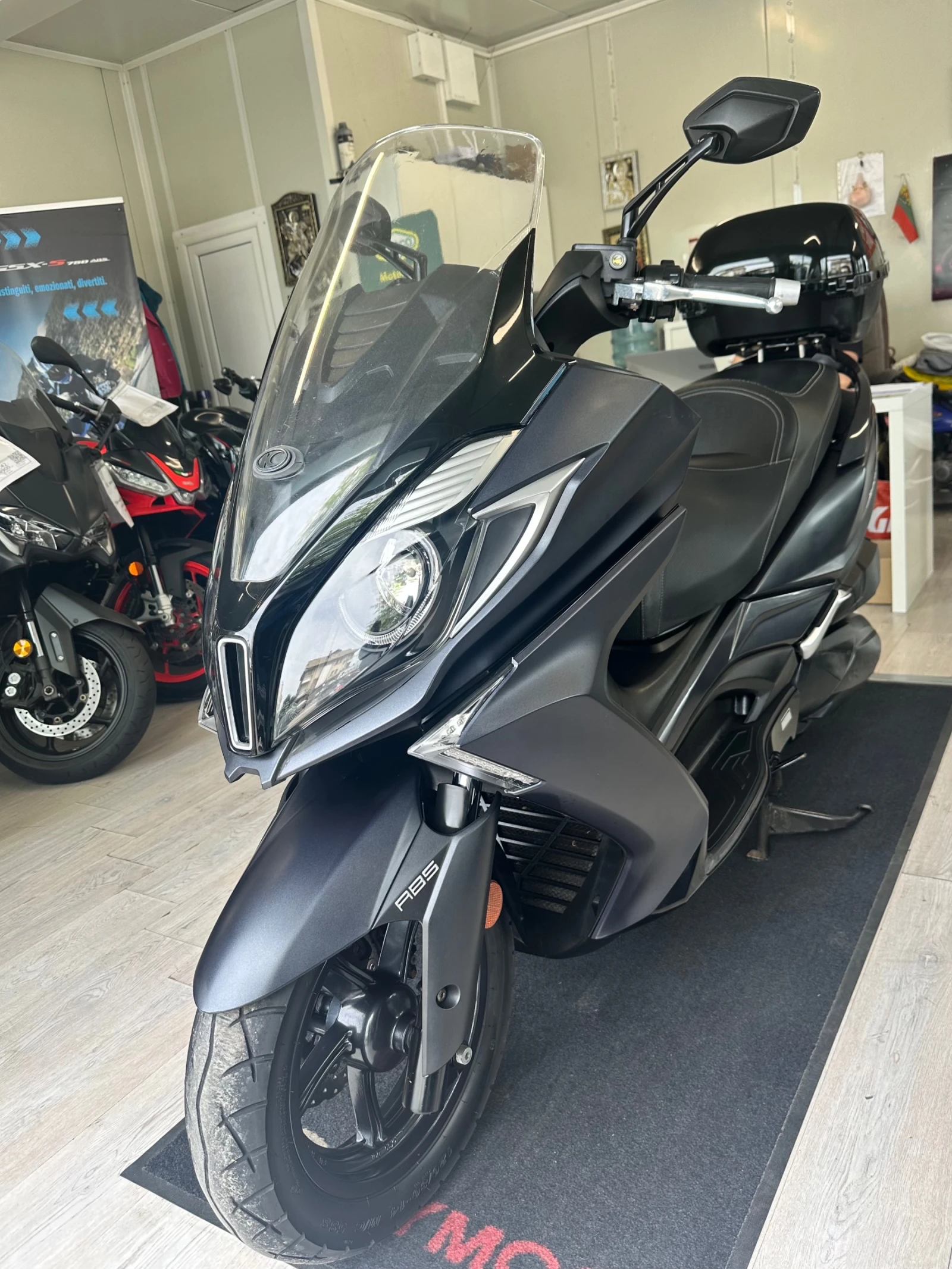 Kymco Downtown 350i ABS 11.2017г., снимка 10 - Мотоциклети и мототехника - 54604774