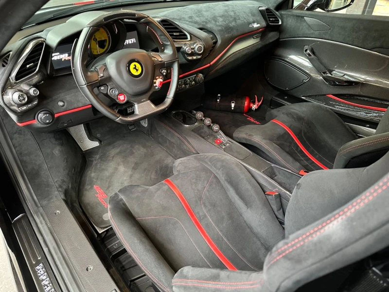 Ferrari 488 PISTA/ CERAMIC/ FULL CARBON/ CAMERA/, снимка 12 - Автомобили и джипове - 49162846