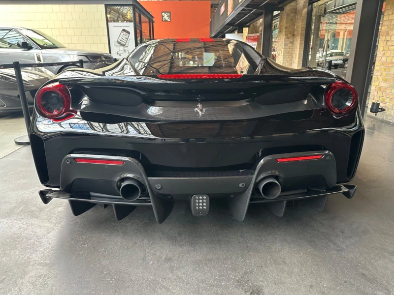 Ferrari 488 PISTA/ CERAMIC/ FULL CARBON/ CAMERA/, снимка 6 - Автомобили и джипове - 49162846