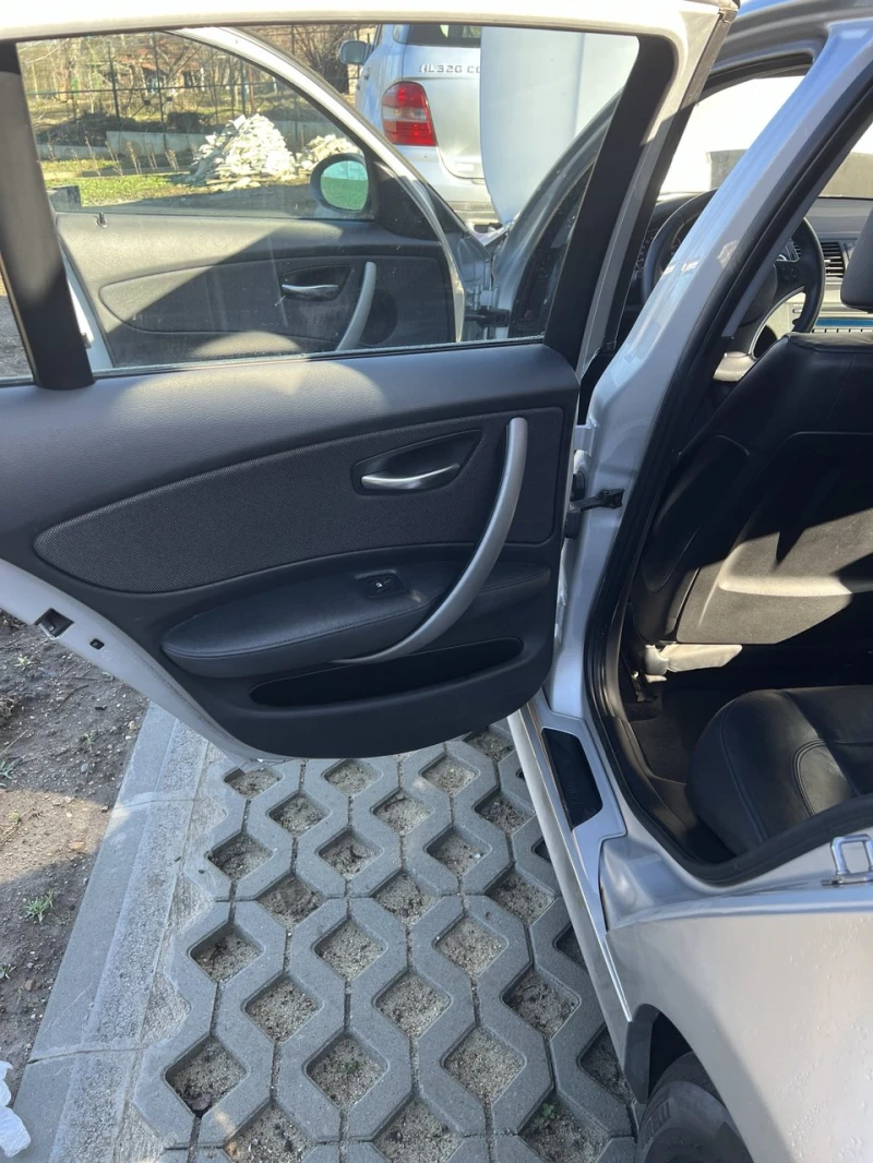 BMW 118 Automatic, снимка 5 - Автомобили и джипове - 51907947