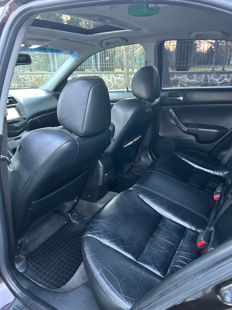Honda Accord 2.4 i-Vitec Executive , снимка 14 - Автомобили и джипове - 52425886