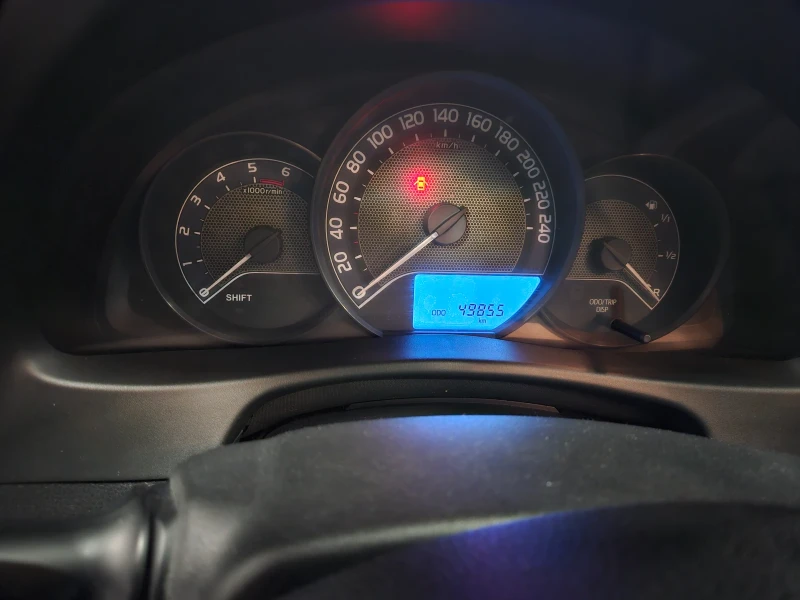 Toyota Auris 1.4 d4d 90hp, снимка 7 - Автомобили и джипове - 52519192