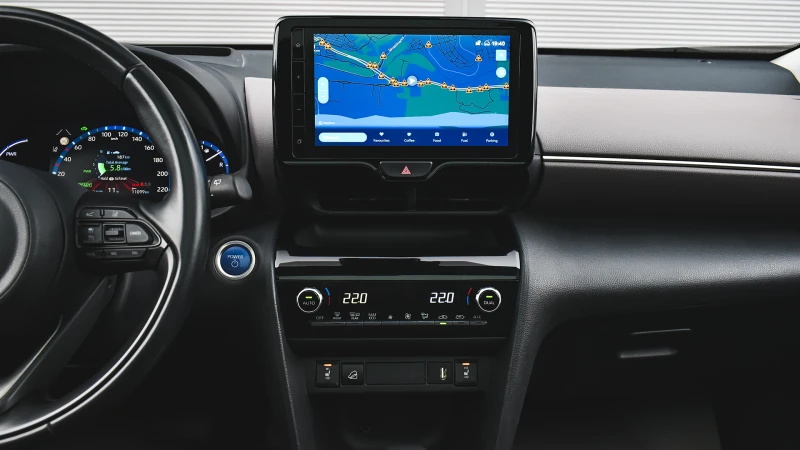 Toyota Yaris Cross 1.5 Hybrid Chic 4x4 Automatic, снимка 11 - Автомобили и джипове - 52691488