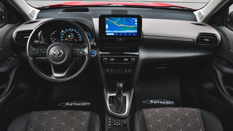 Toyota Yaris Cross 1.5 Hybrid Chic 4x4 Automatic, снимка 8 - Автомобили и джипове - 52691488