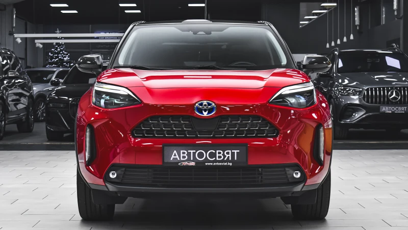 Toyota Yaris Cross 1.5 Hybrid Chic 4x4 Automatic, снимка 2 - Автомобили и джипове - 52691488