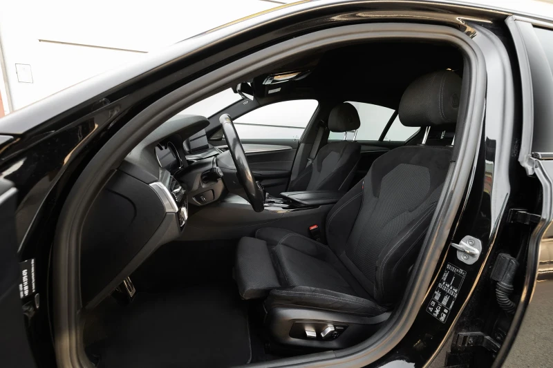 BMW 530 D xDrive M Sport Lci, снимка 11 - Автомобили и джипове - 53142291