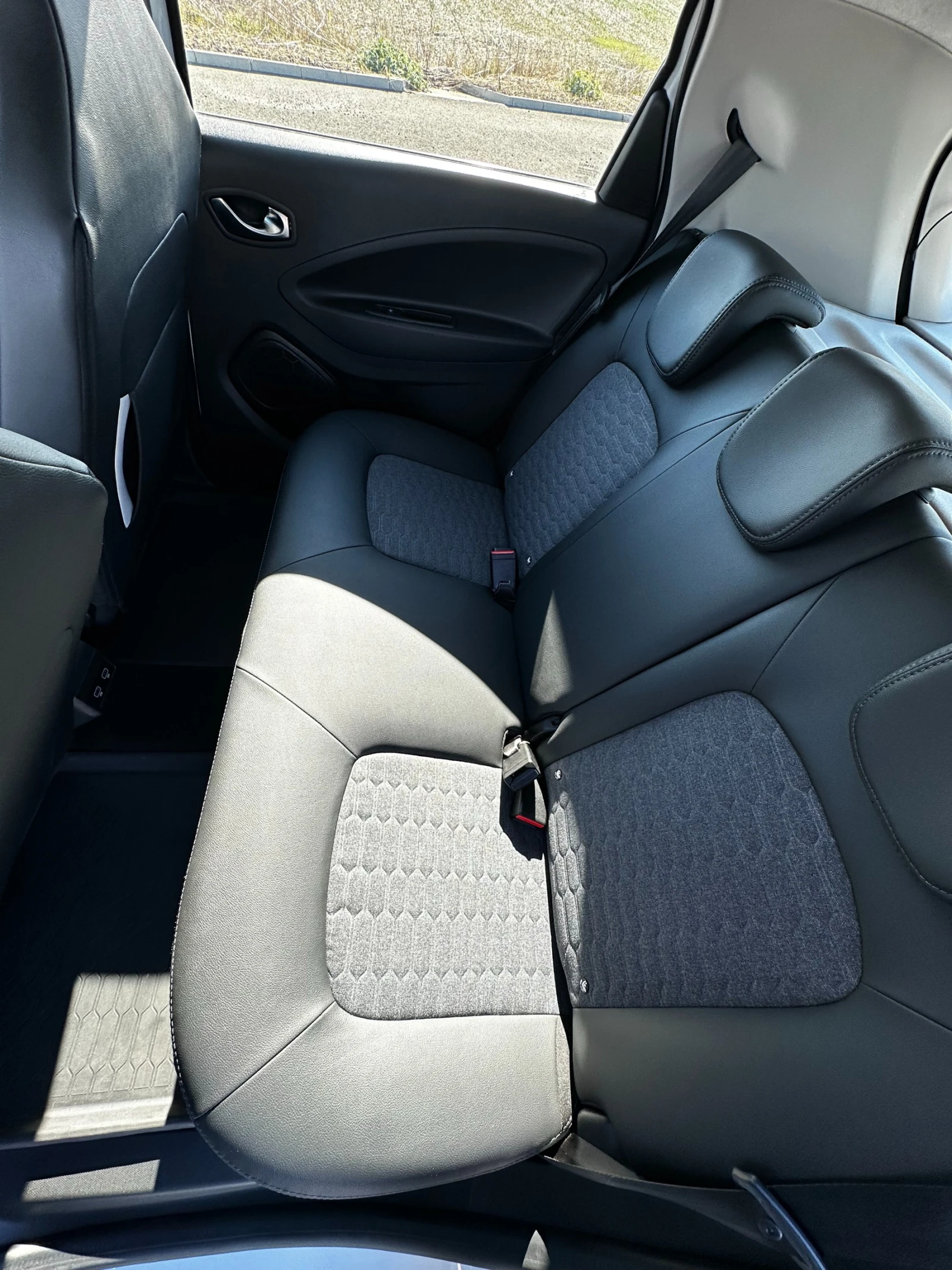 Renault Zoe 52Kw Intense CCS Winter Pack  | Mobile.bg   7