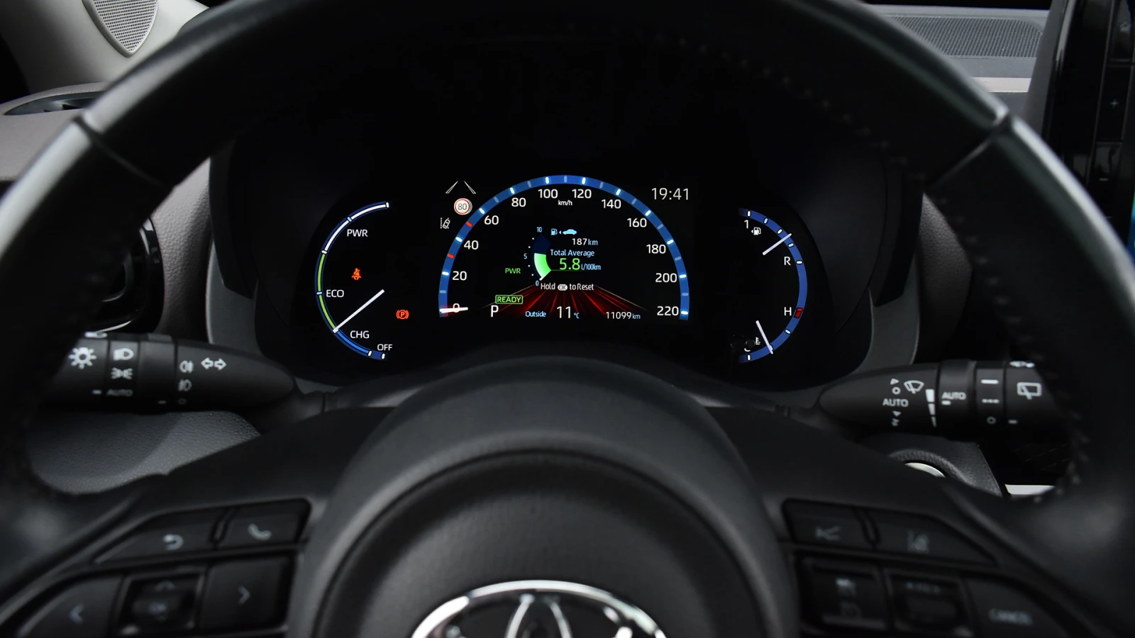 Toyota Yaris Cross 1.5 Hybrid Chic 4x4 Automatic | Mobile.bg   13