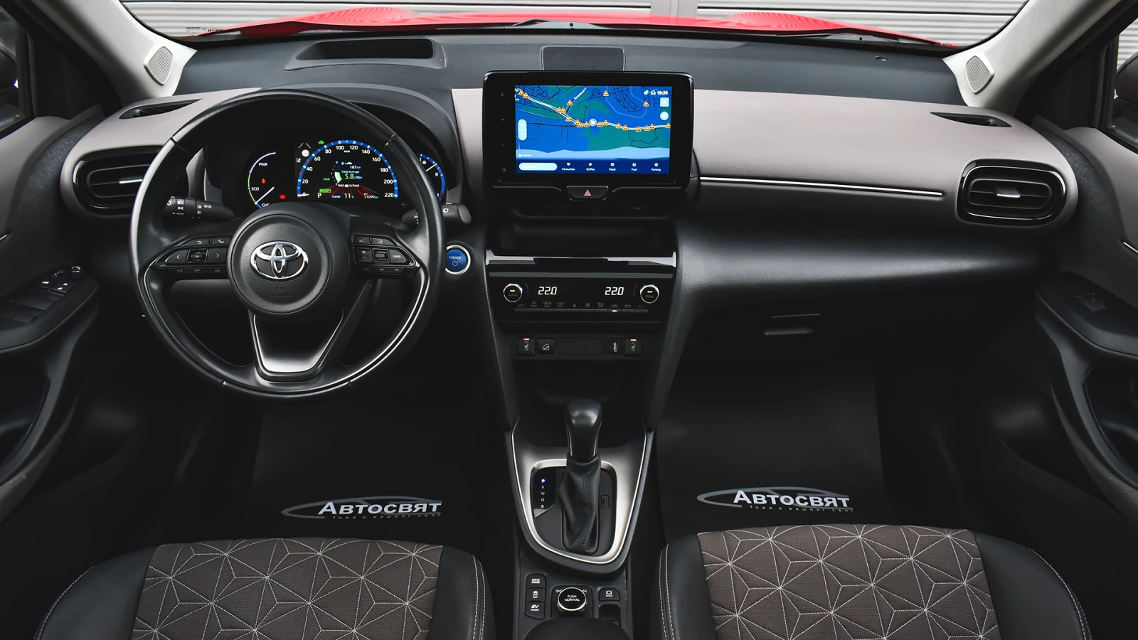 Toyota Yaris Cross 1.5 Hybrid Chic 4x4 Automatic - изображение 8