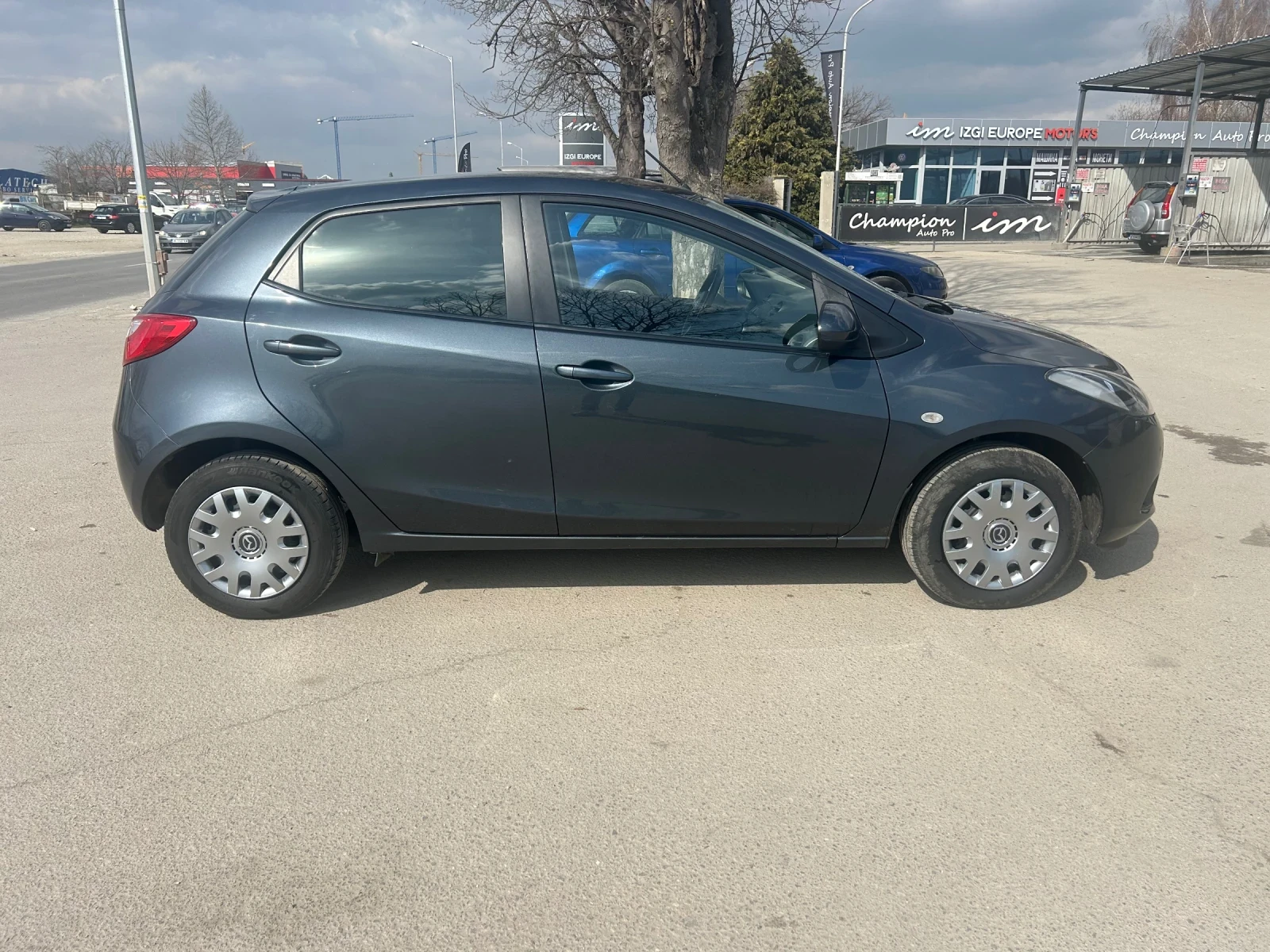 Mazda 2 1.3 HP Швейцария, снимка 3 - Автомобили и джипове - 53924505
