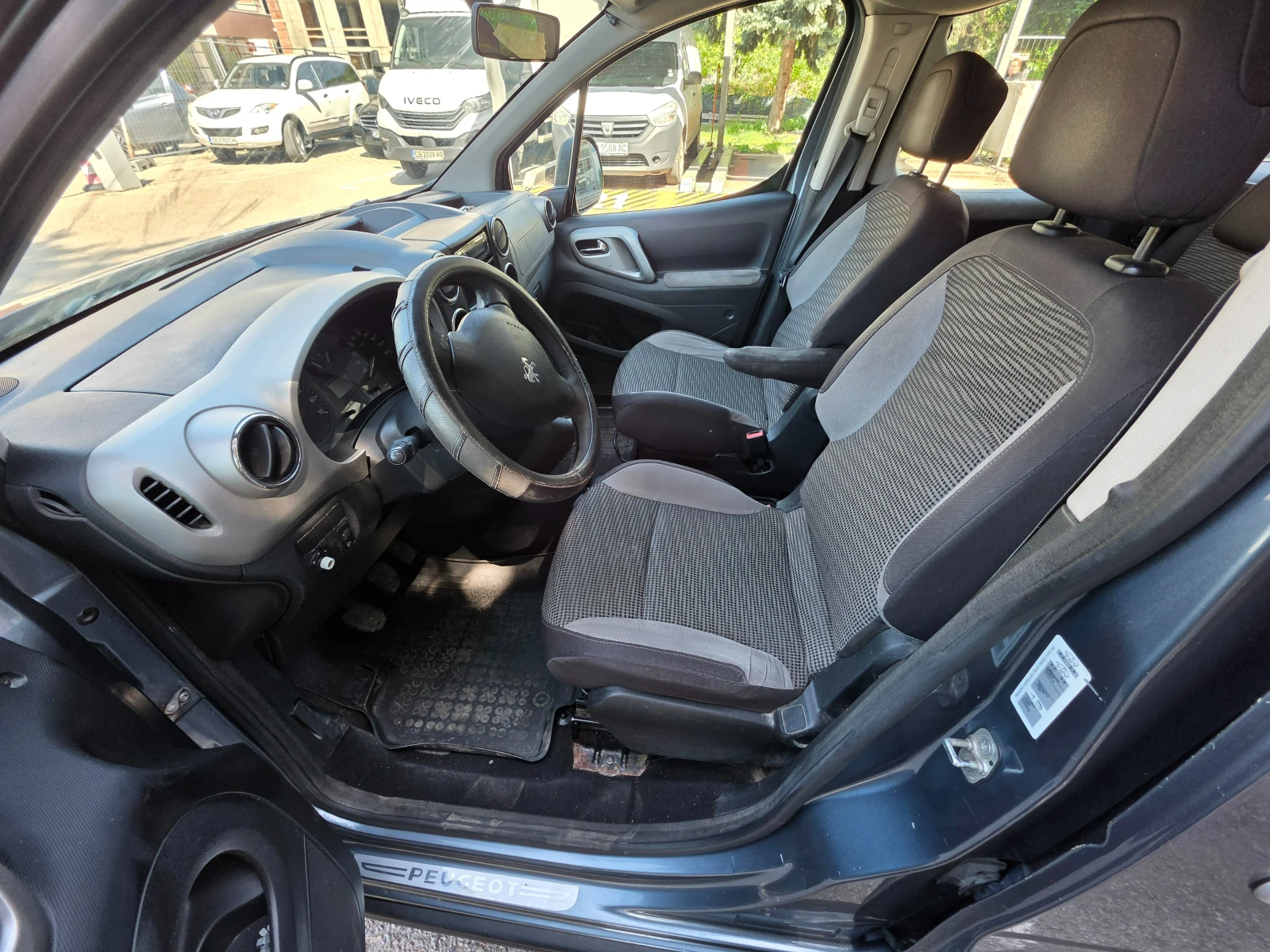 Peugeot Partner Tepee, снимка 10 - Автомобили и джипове - 54333846