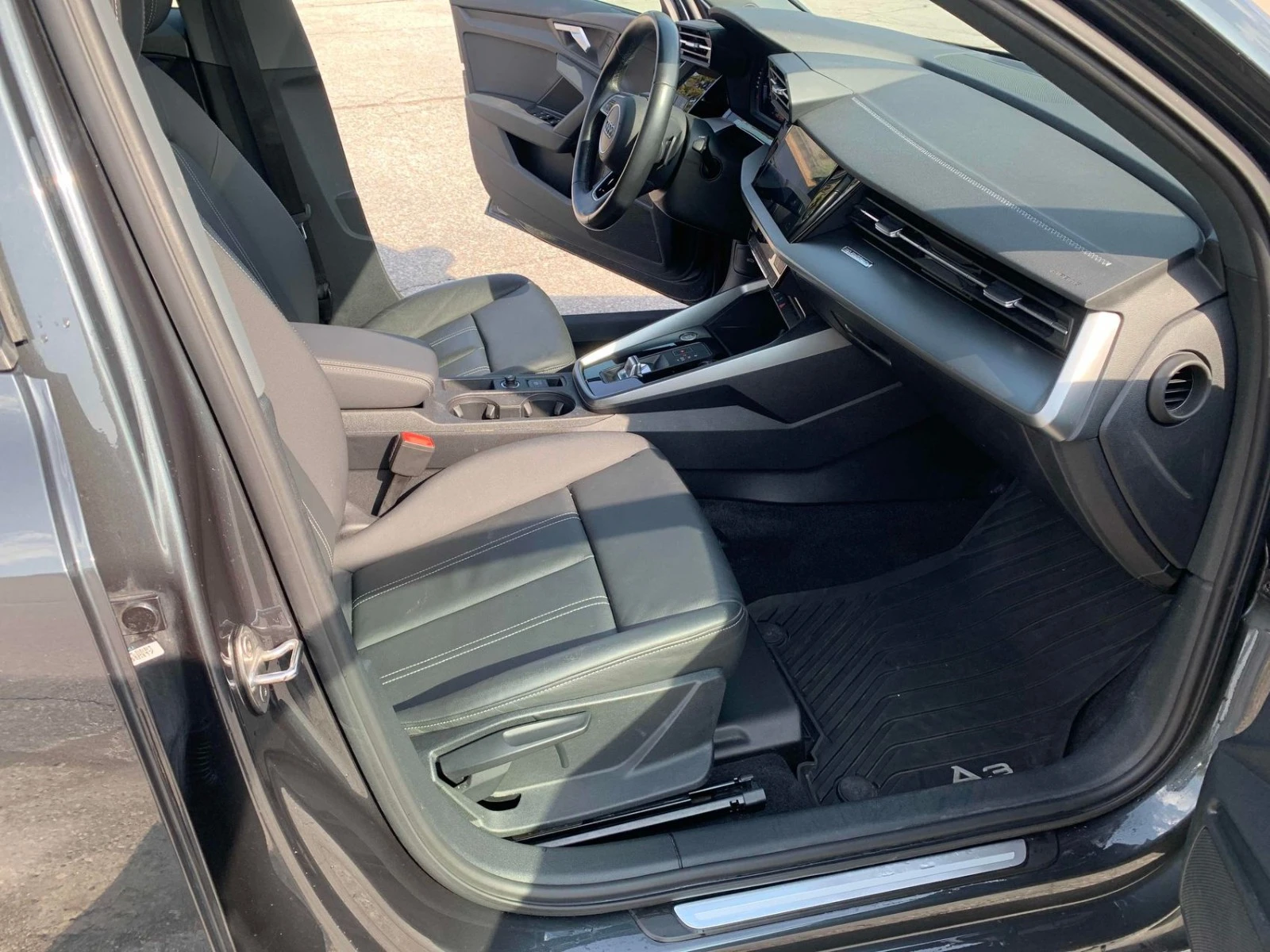 Audi A3 ПОДГРЕВ* KEYLESS* КАМЕРА* М.ТОЧКА, снимка 14 - Автомобили и джипове - 54558008