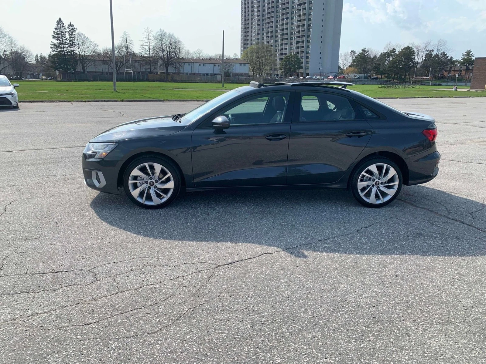 Audi A3 ПОДГРЕВ* KEYLESS* КАМЕРА* М.ТОЧКА, снимка 3 - Автомобили и джипове - 54558008