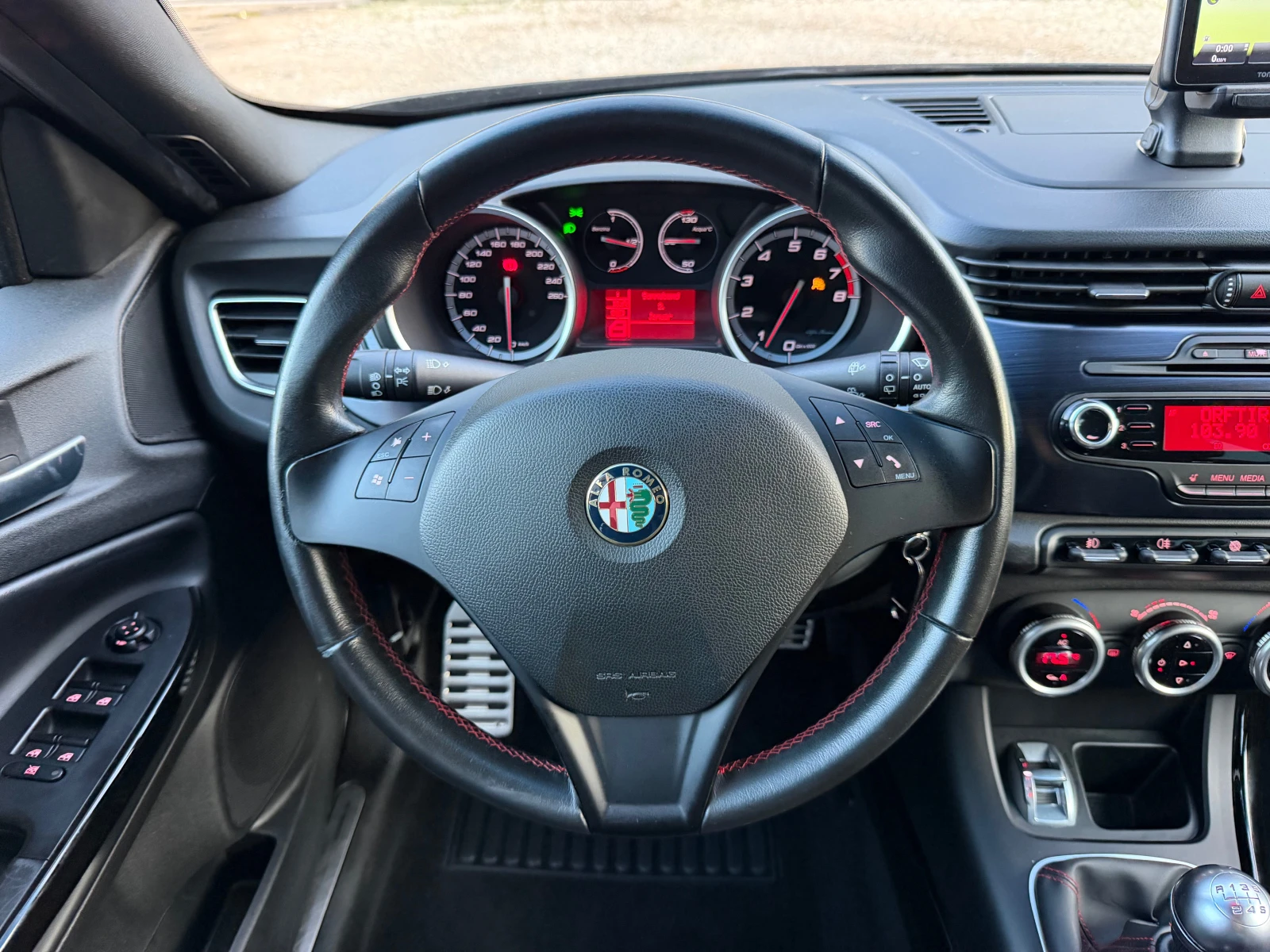 Alfa Romeo Giulietta 1.4BENZIN* TOP* NAVI* KOJA, снимка 16 - Автомобили и джипове - 54758636