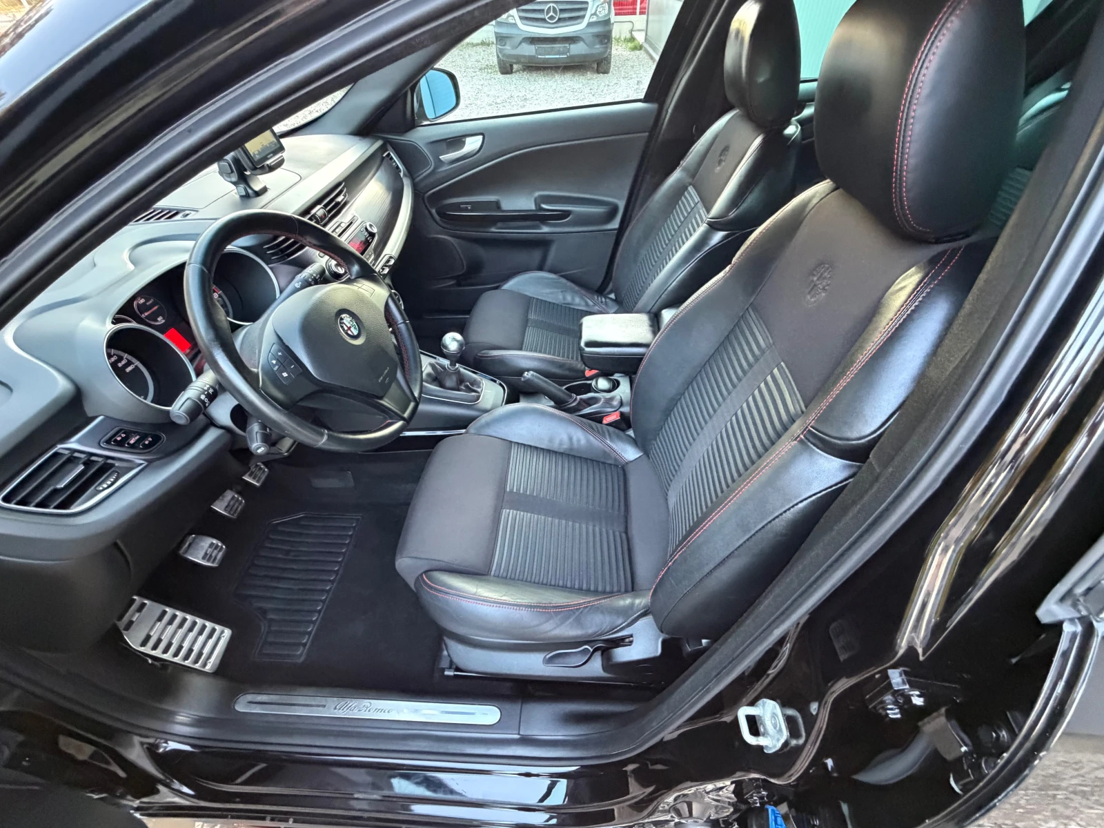 Alfa Romeo Giulietta 1.4BENZIN* TOP* NAVI* KOJA, снимка 13 - Автомобили и джипове - 54758636