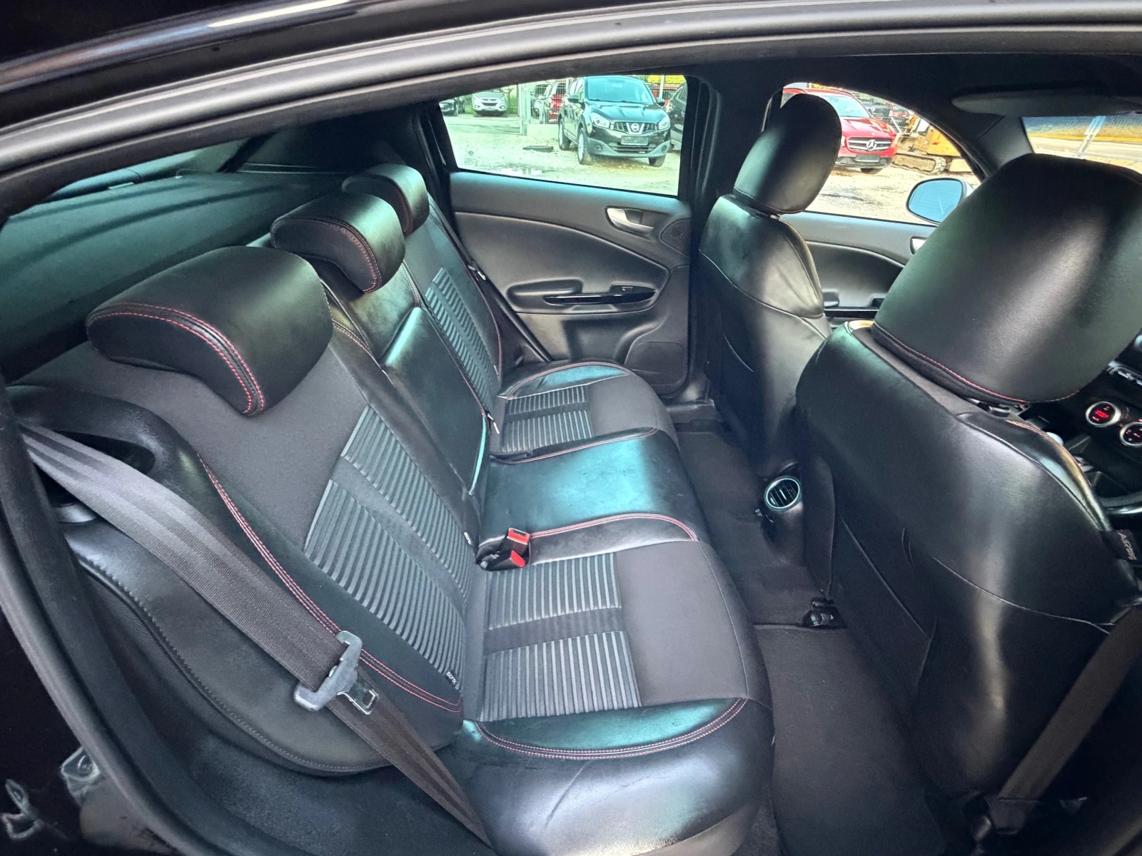 Alfa Romeo Giulietta 1.4BENZIN* TOP* NAVI* KOJA, снимка 12 - Автомобили и джипове - 54758636