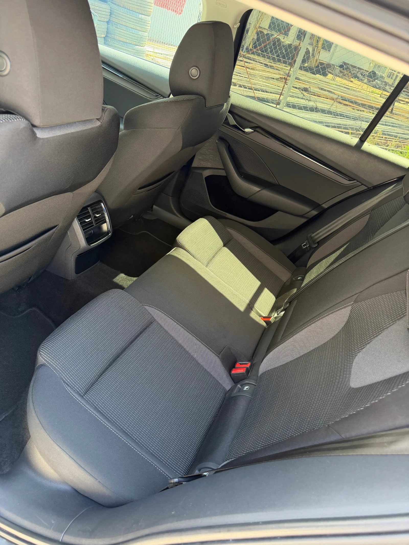 Skoda Octavia 2.0 TDI EXECUTIVE, снимка 9 - Автомобили и джипове - 54979637
