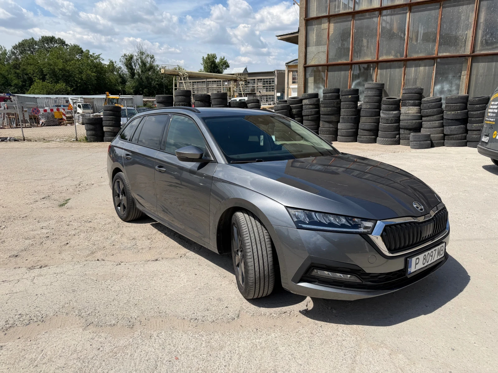 Skoda Octavia 2.0 TDI EXECUTIVE, снимка 3 - Автомобили и джипове - 54979637
