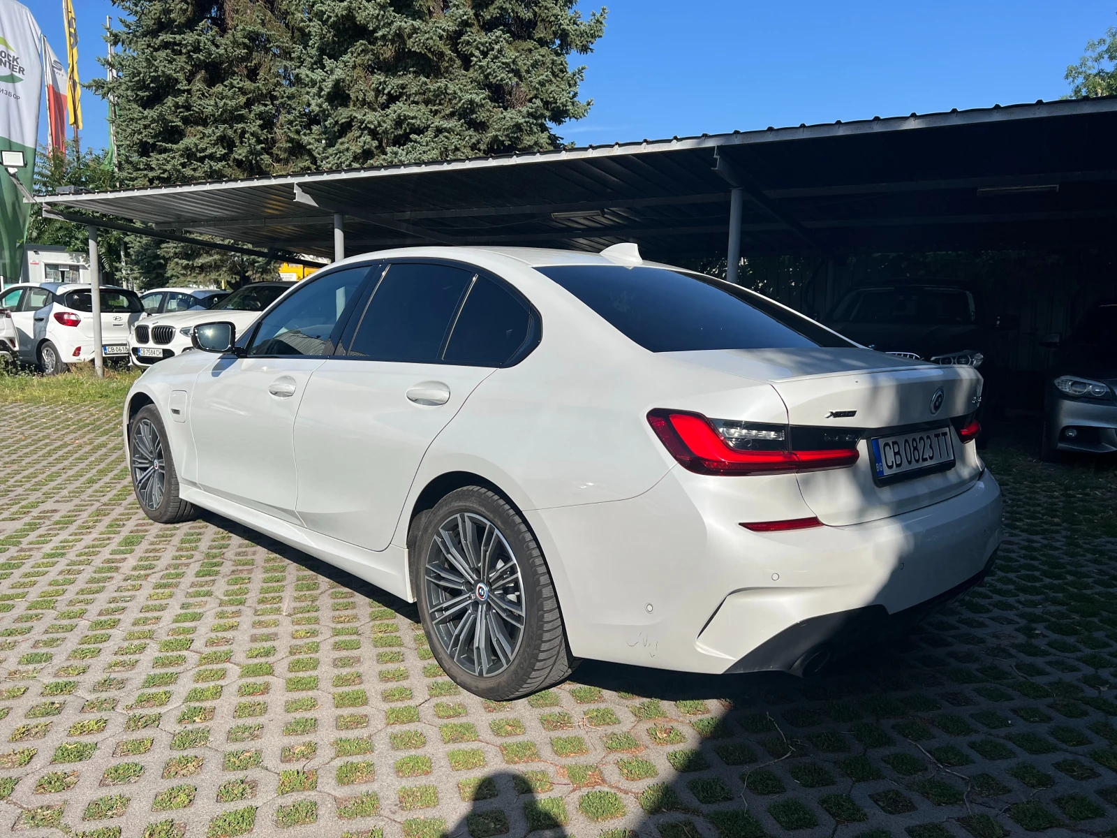 BMW 330 e xDrive / M-Pack, снимка 4 - Автомобили и джипове - 55291034