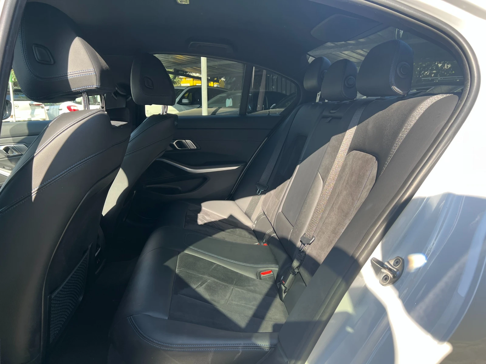 BMW 330 e xDrive / M-Pack, снимка 17 - Автомобили и джипове - 55291034