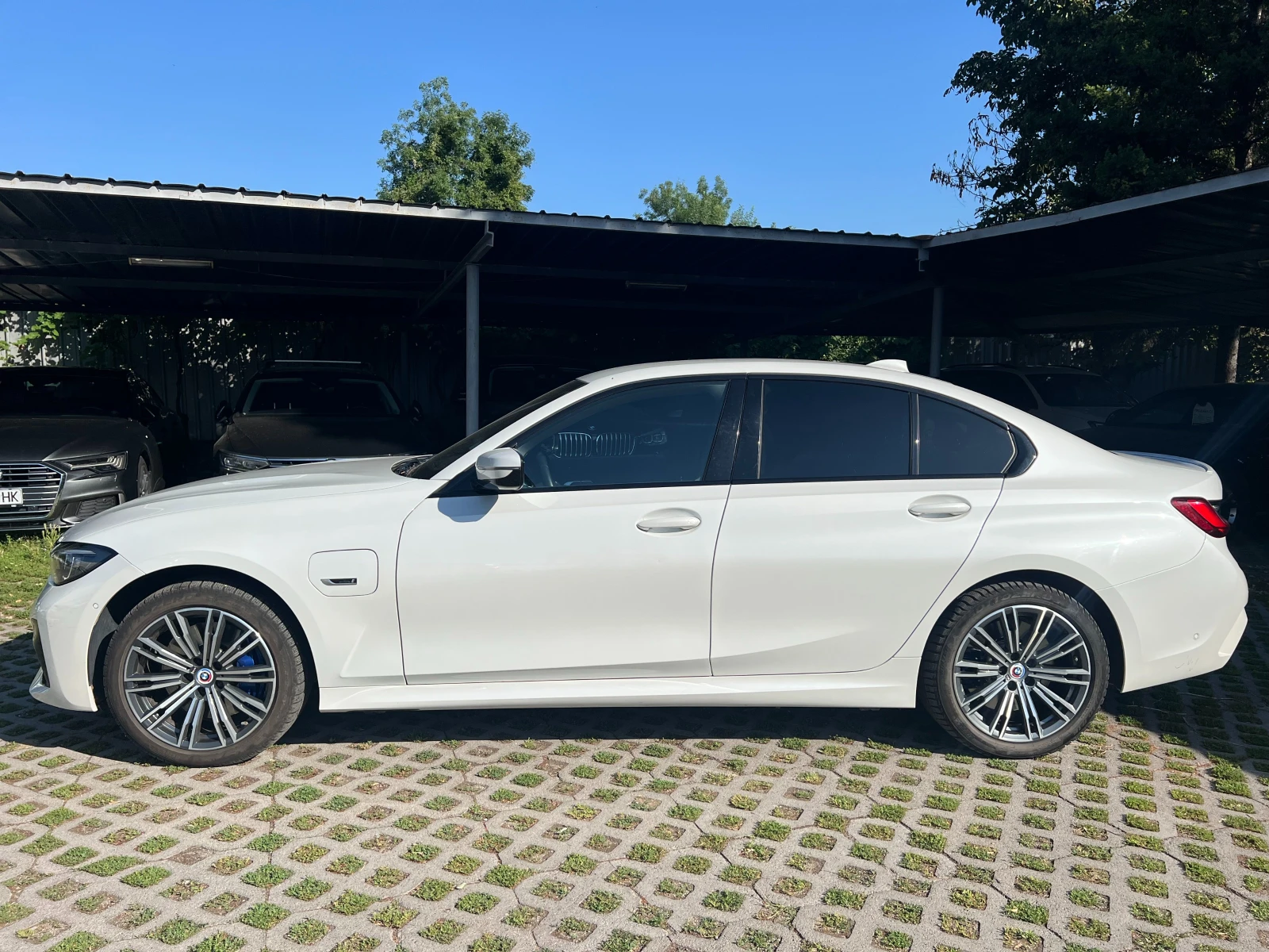 BMW 330 e xDrive / M-Pack, снимка 3 - Автомобили и джипове - 55291034