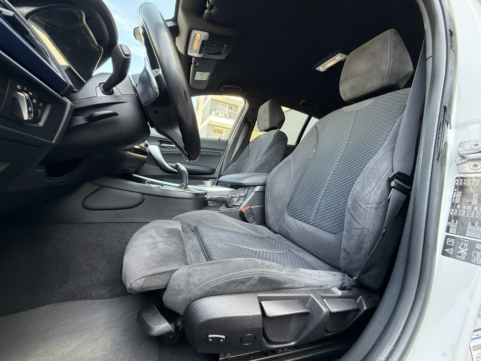 BMW 120 FACE//M-PAKET//2.0D-AVTOMAT-4X4-190k.c-ШВЕЙЦАРИЯ, снимка 13 - Автомобили и джипове - 55301041