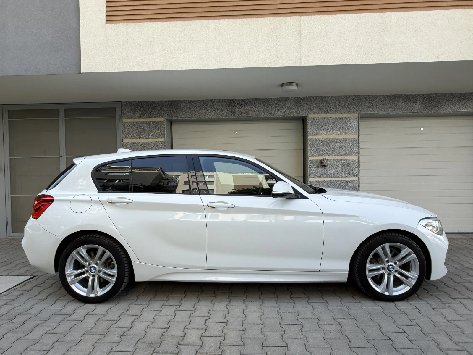 BMW 120 FACE//M-PAKET//2.0D-AVTOMAT-4X4-190k.c-ШВЕЙЦАРИЯ, снимка 4 - Автомобили и джипове - 55301041