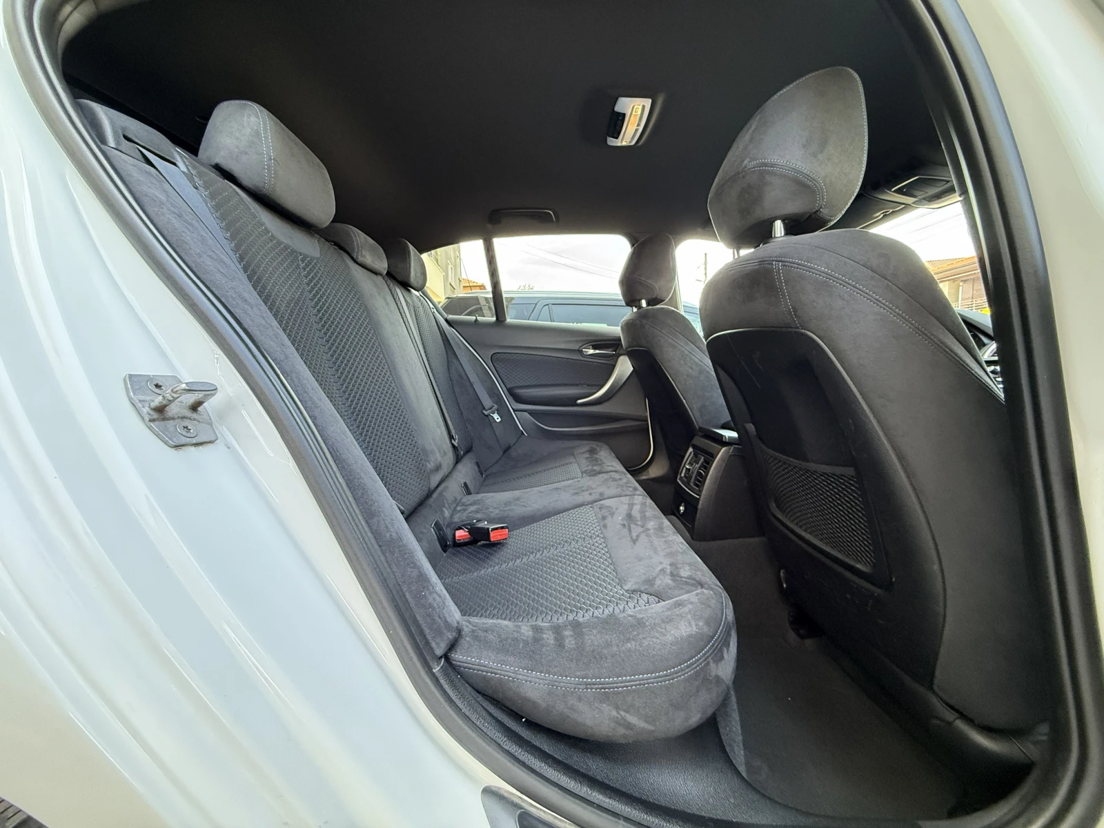 BMW 120 FACE//M-PAKET//2.0D-AVTOMAT-4X4-190k.c-ШВЕЙЦАРИЯ, снимка 16 - Автомобили и джипове - 55301041