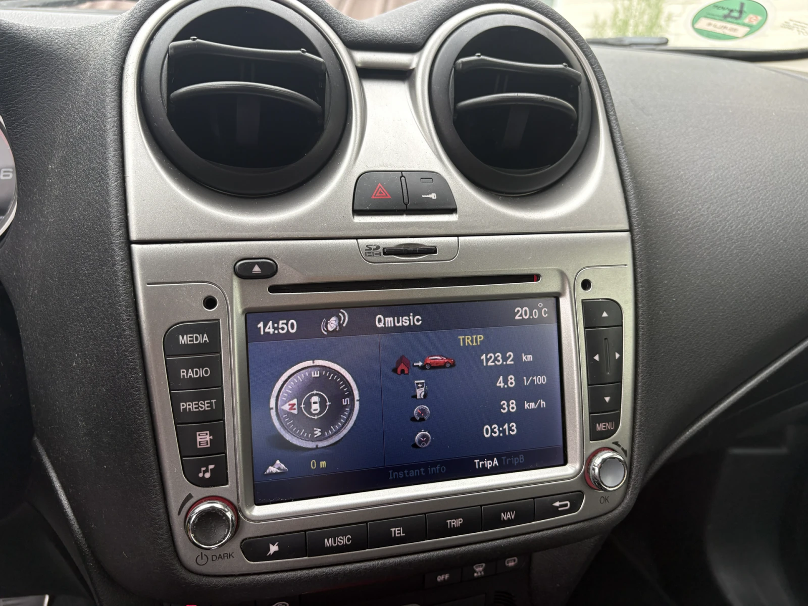 Alfa Romeo MiTo 1.3 JTDm Distinctive, снимка 10 - Автомобили и джипове - 55671575