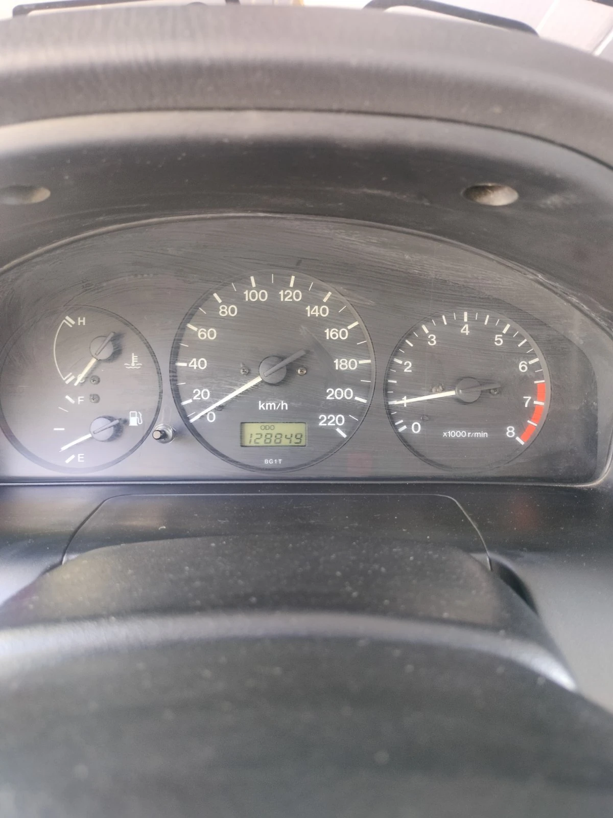 Mazda 323, снимка 5 - Автомобили и джипове - 55682809