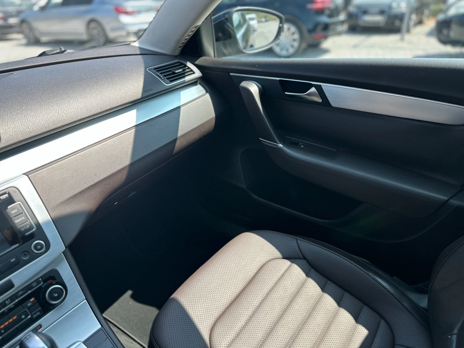VW Passat 2.0TDI HIGHLINE DSG/ПОДГРЕВ/ОБДУХ/PANO/FULL, снимка 17 - Автомобили и джипове - 55800550