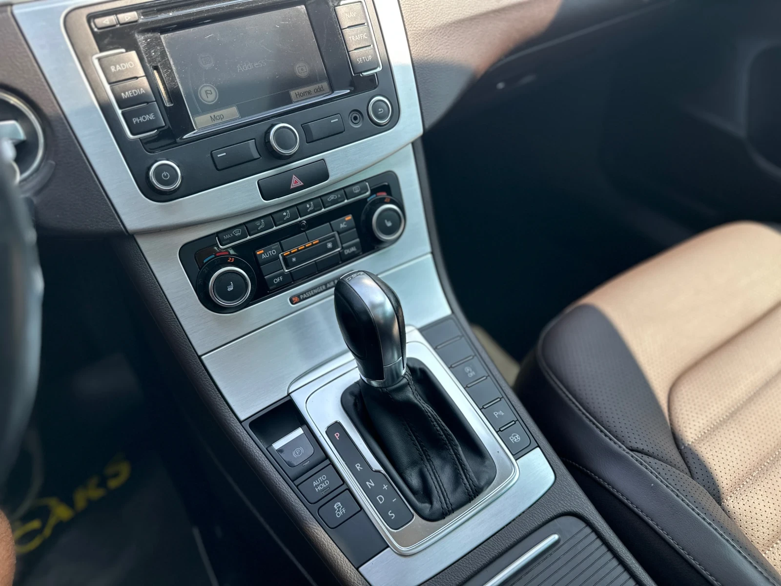 VW Passat 2.0TDI HIGHLINE DSG/ПОДГРЕВ/ОБДУХ/PANO/FULL, снимка 14 - Автомобили и джипове - 55800550
